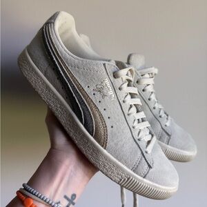 Puma Clyde sneakers women’s 7.5